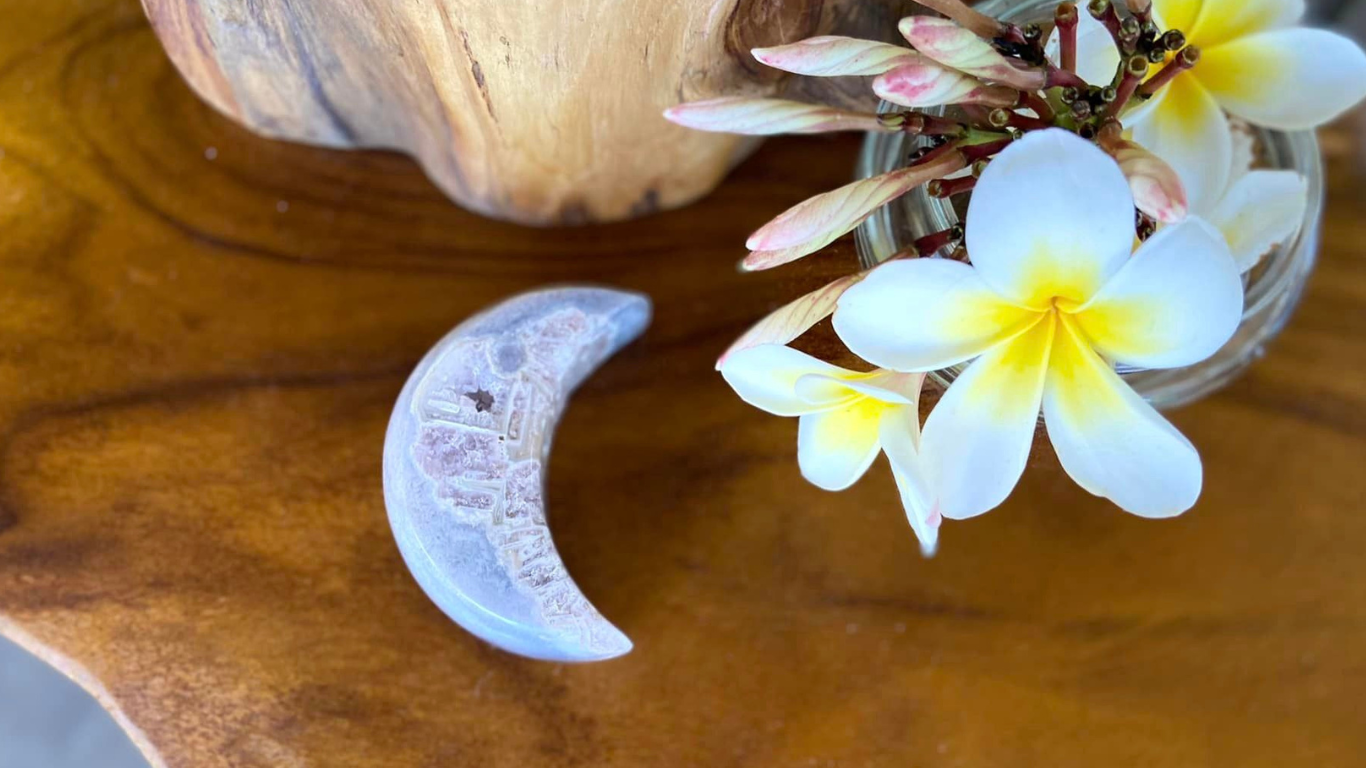 Agate Moon with Amethyst