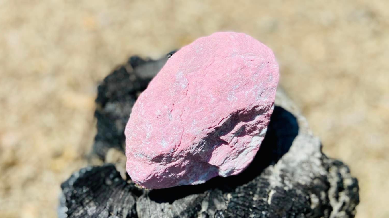 Thulite Raw